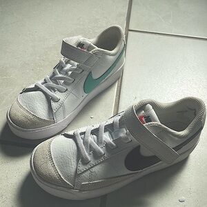 Nike kids blazer low